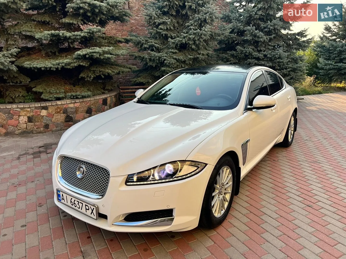 Jaguar XF, 2012