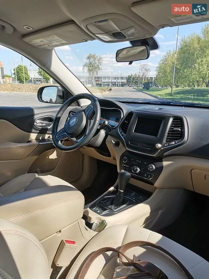 Jeep Cherokee 2018 — 1