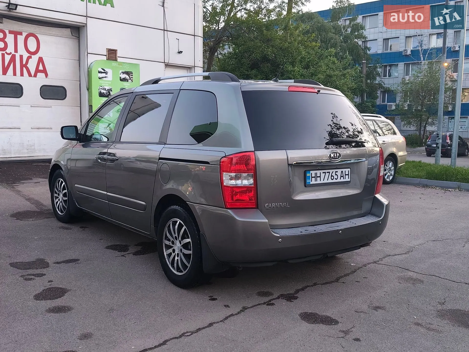 Kia Carnival, 2011