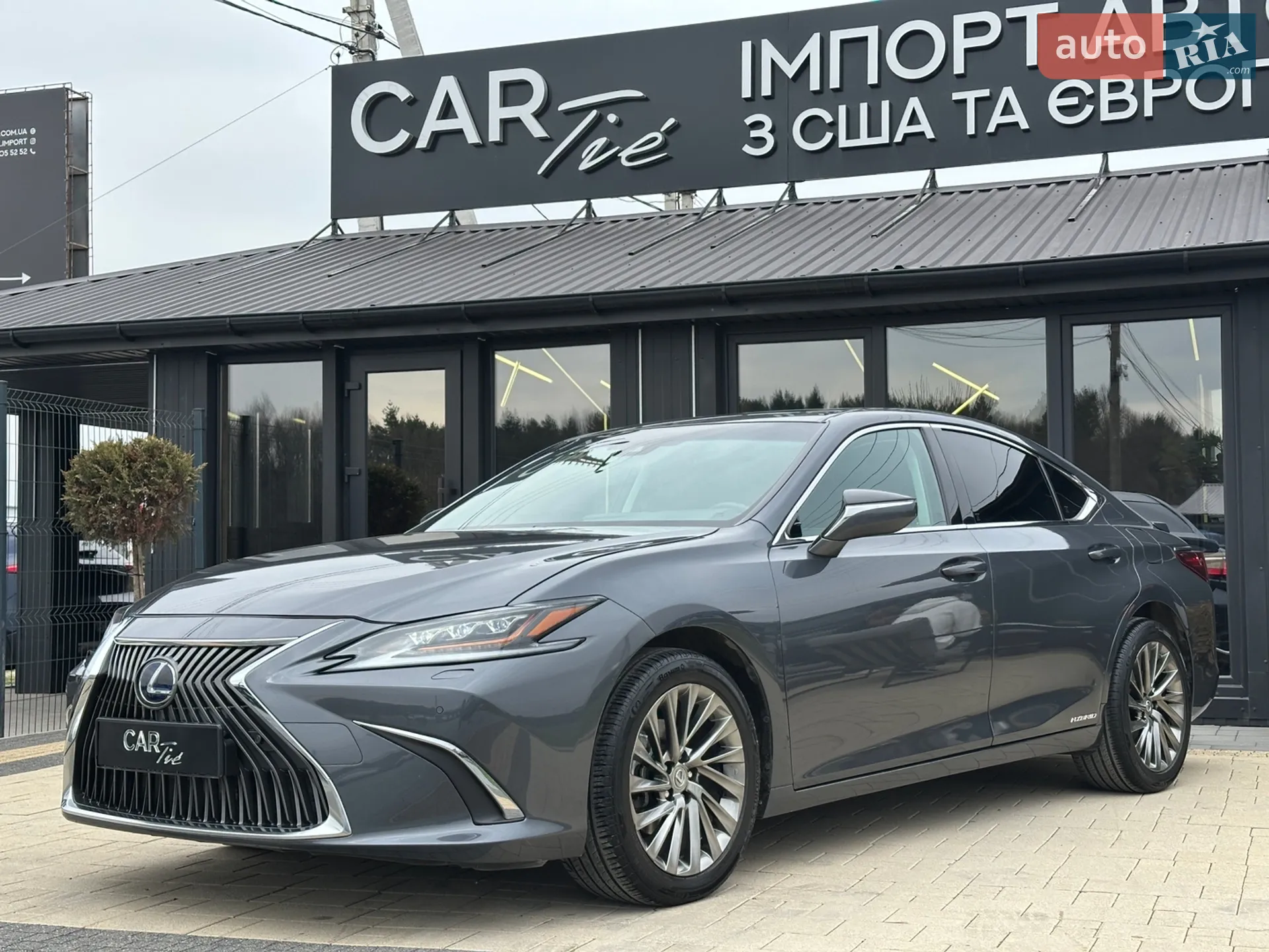 Lexus ES, 2022