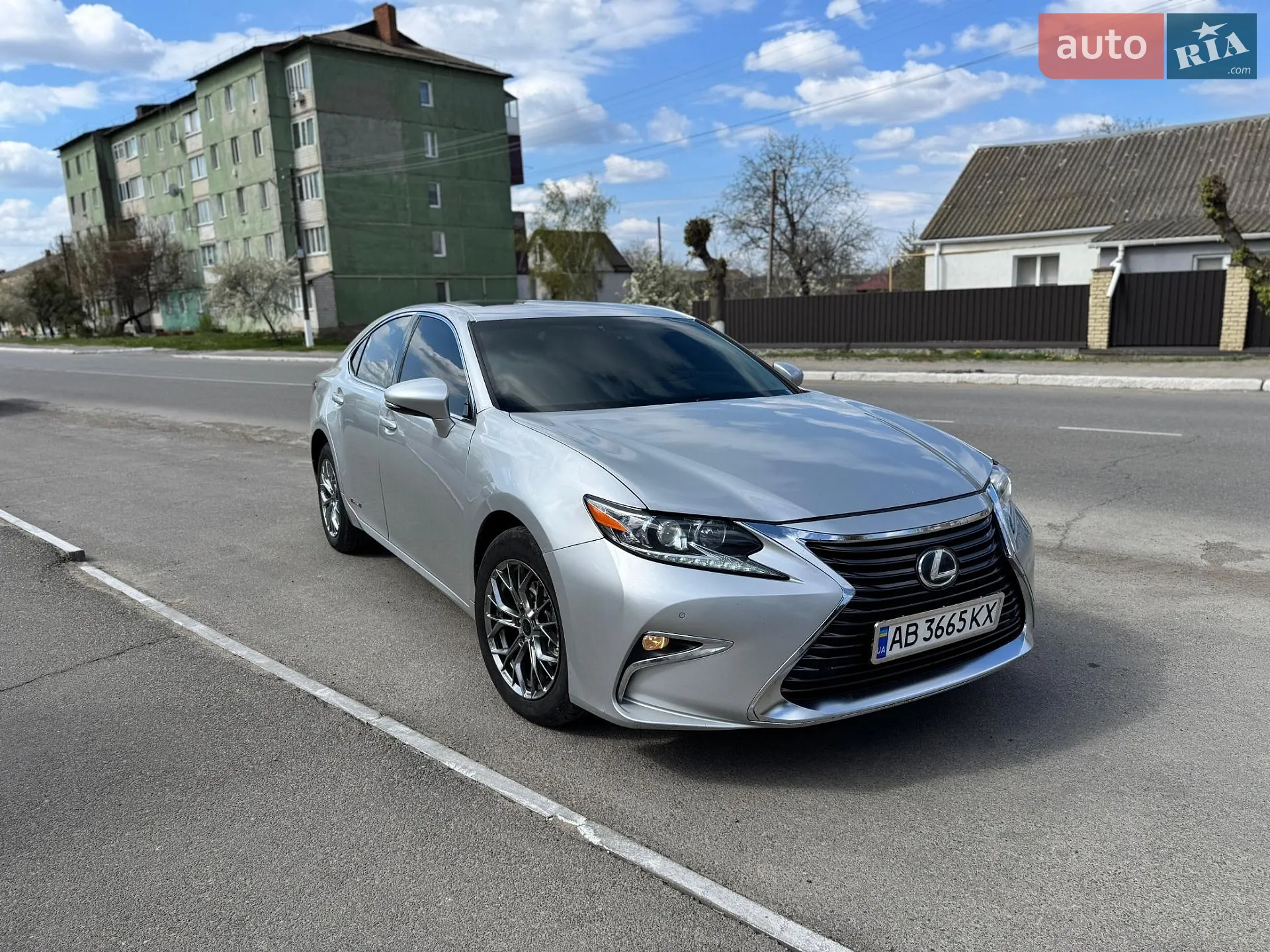 Lexus ES, 2012
