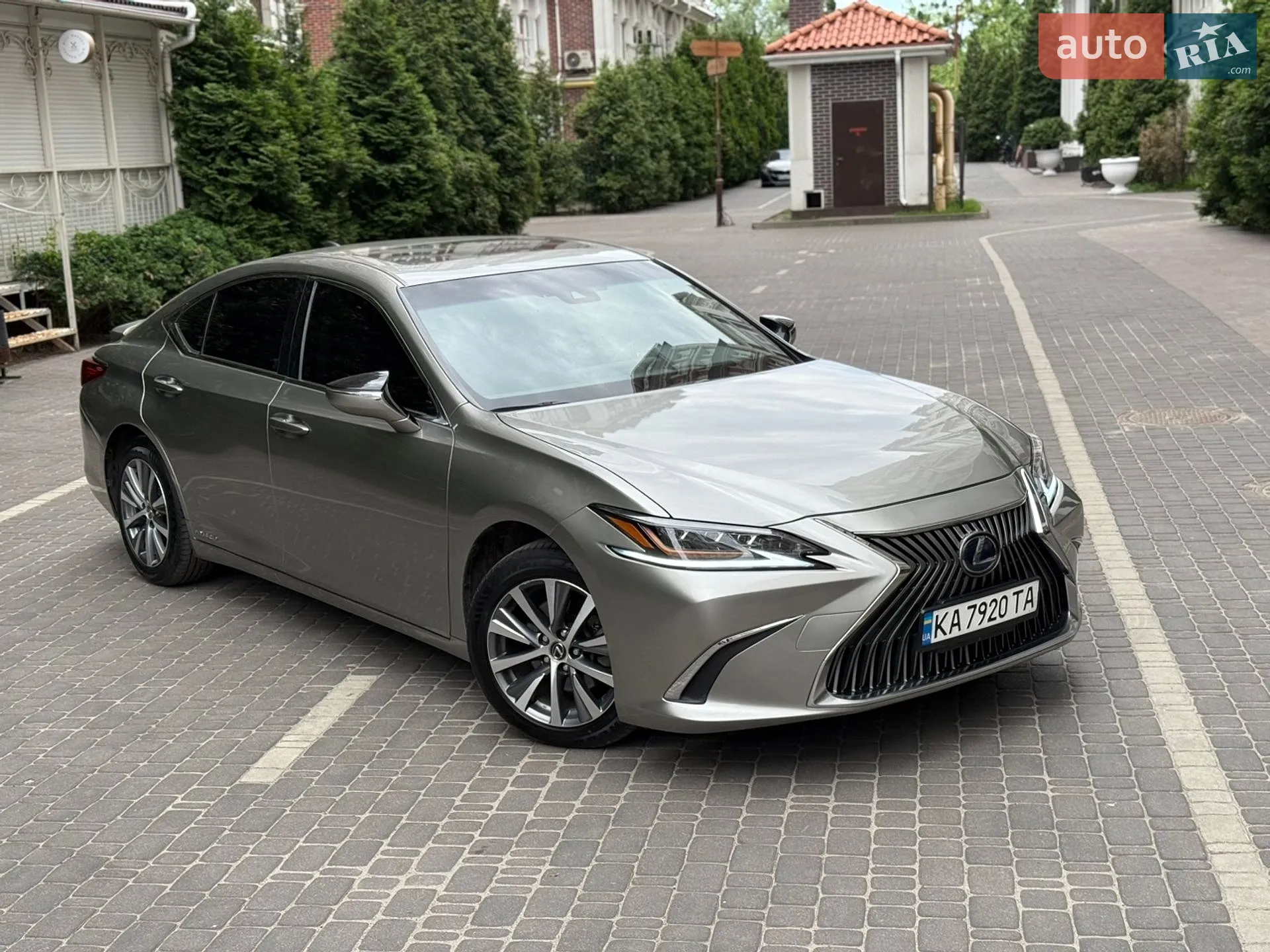 Lexus ES, 2019