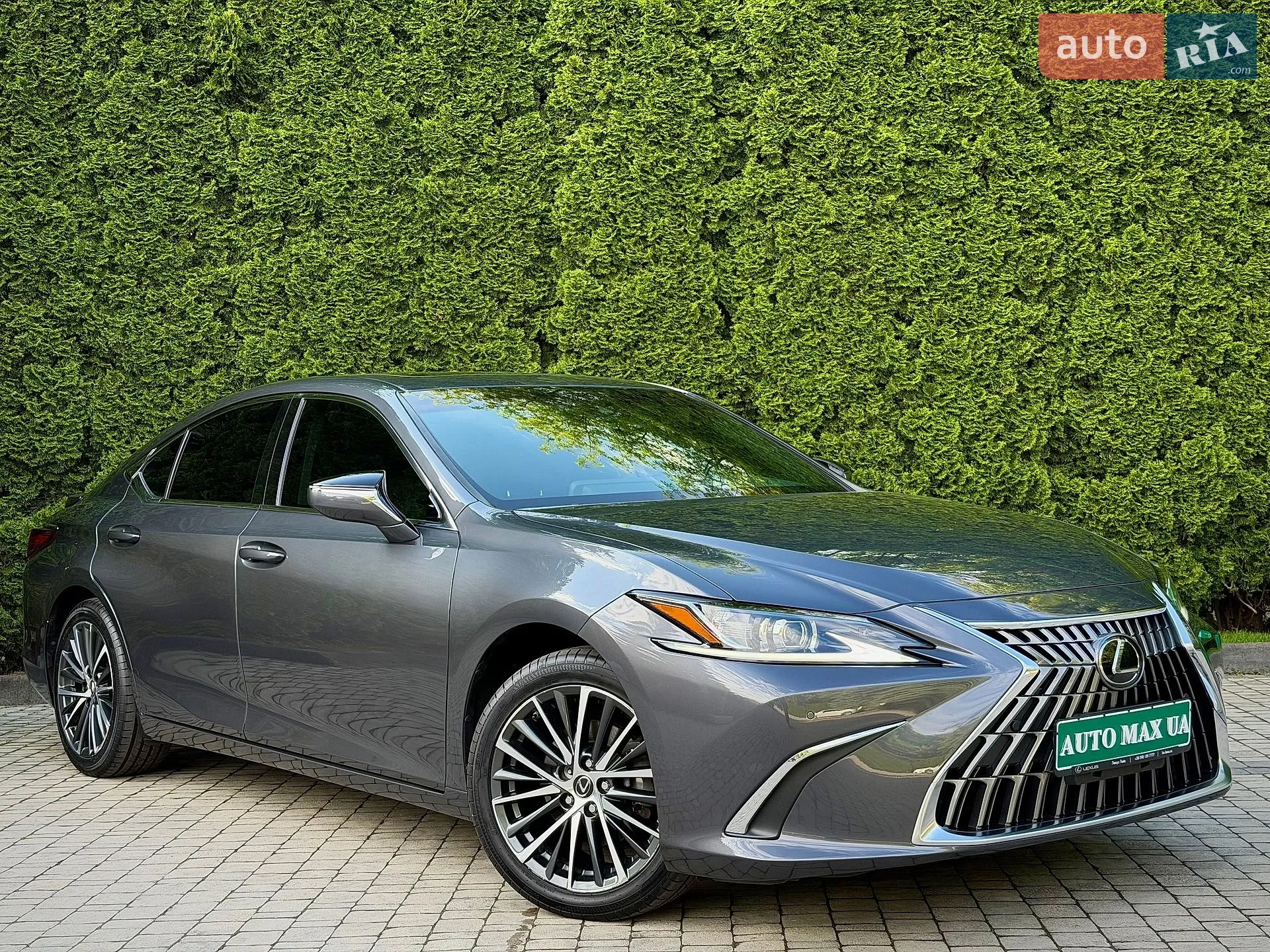 Lexus ES, 2022