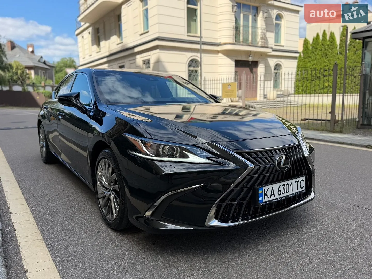 Lexus ES, 2025