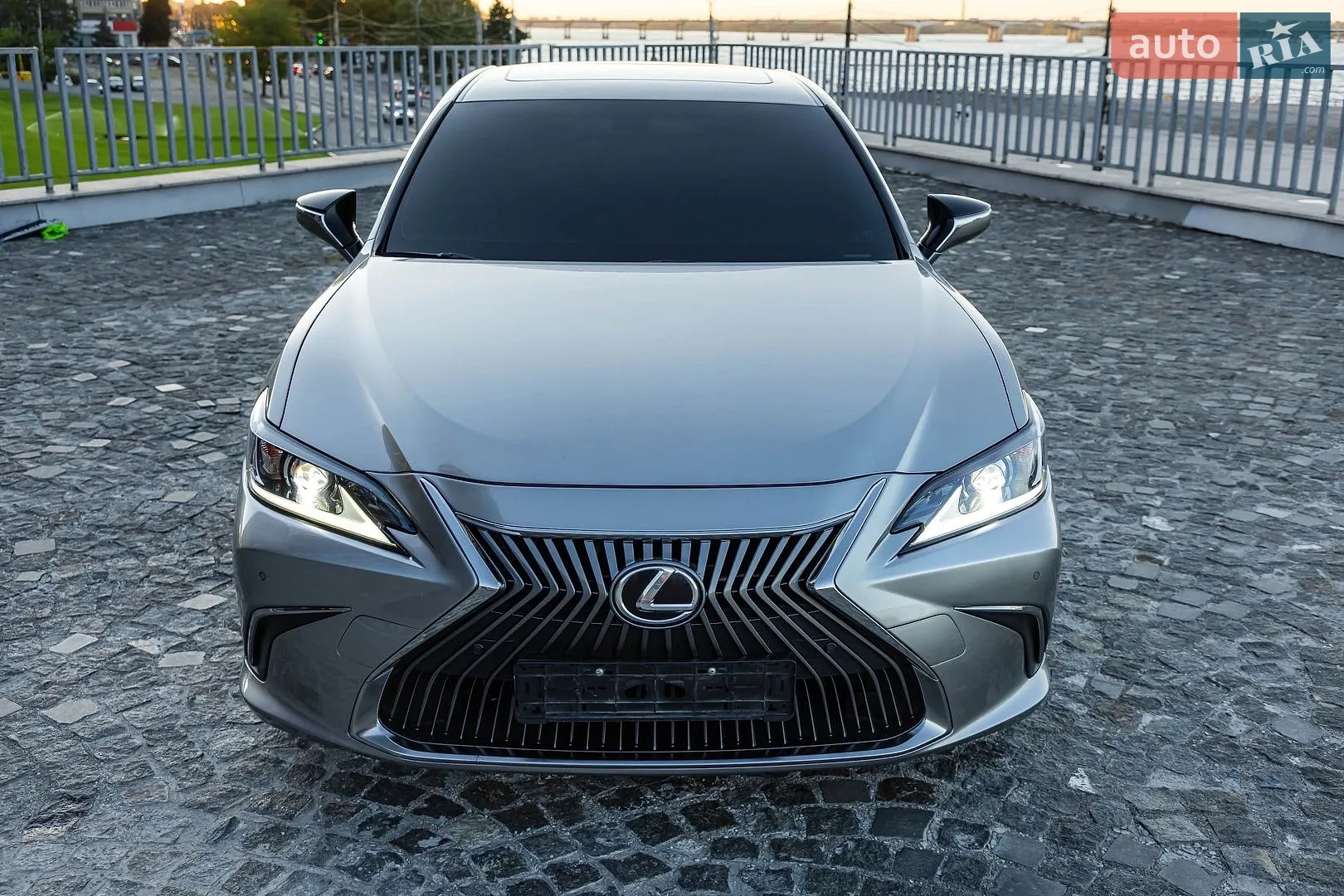Lexus ES, 2019