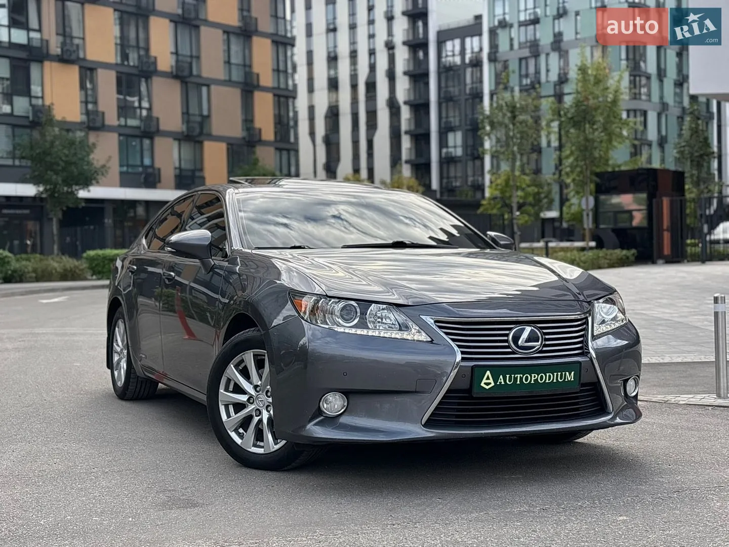 Lexus ES, 2013