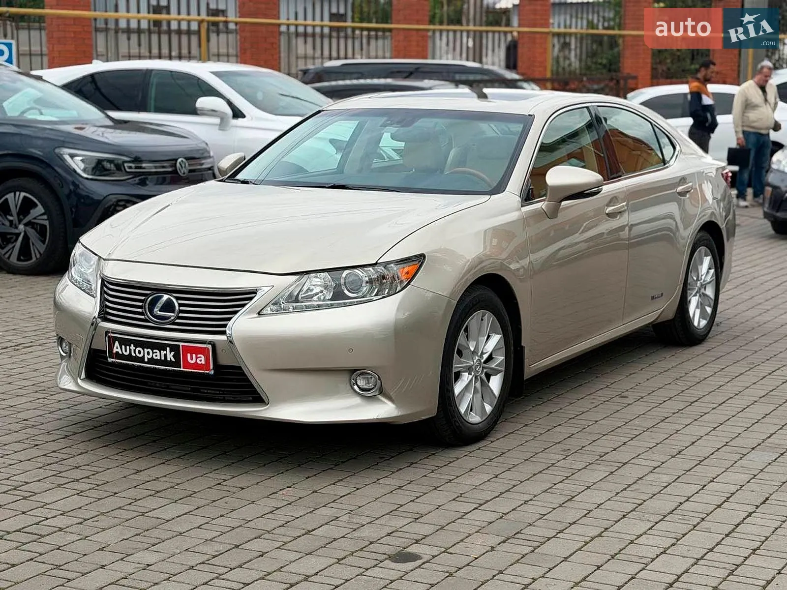 Lexus ES, 2015