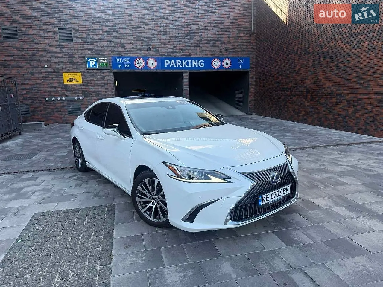 Lexus ES, 2019