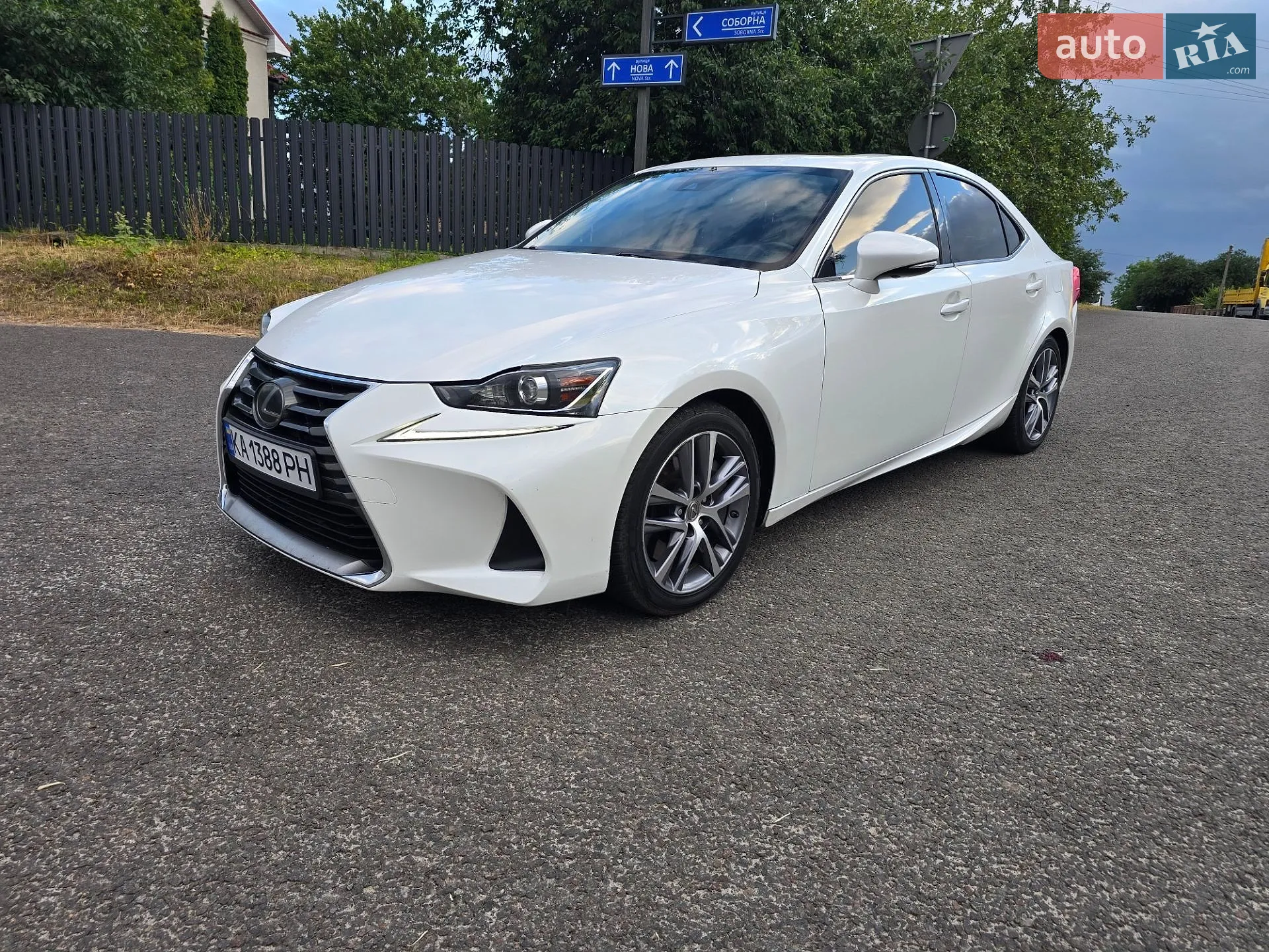 Lexus IS, 2017