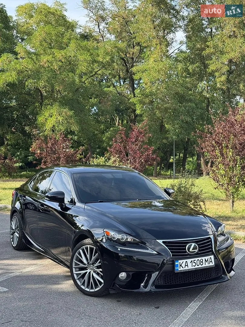 Lexus IS, 2013
