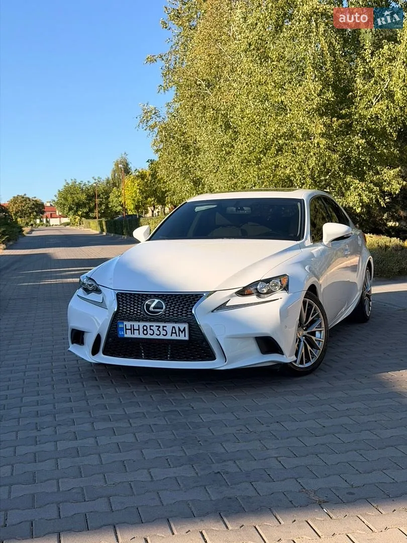 Lexus IS, 2015