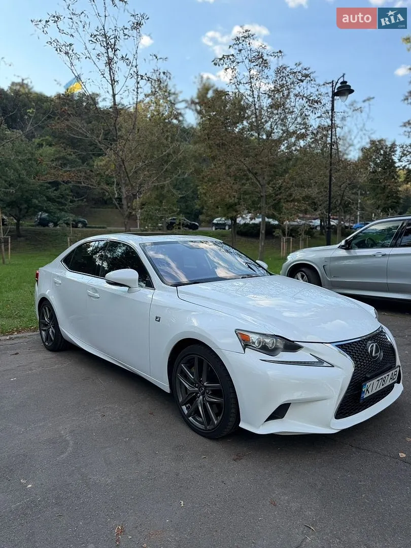 Lexus IS, 2015