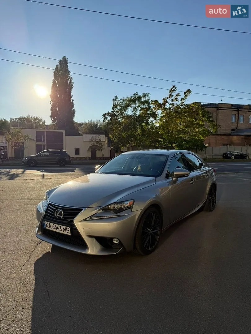 Lexus IS, 2015