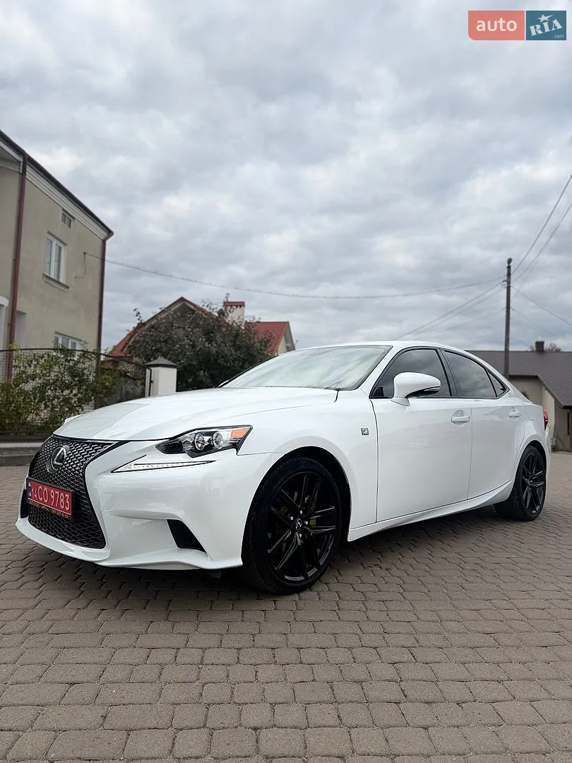 Lexus IS, 2015