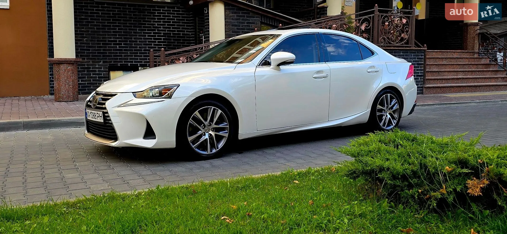 Lexus IS, 2017