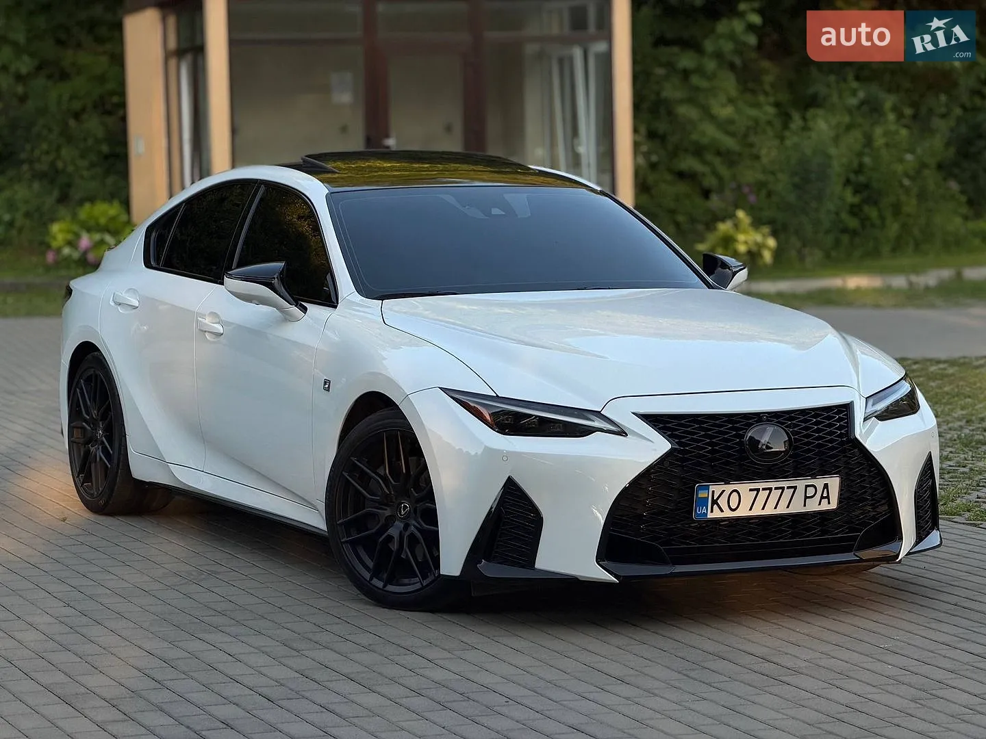 Lexus IS, 2023