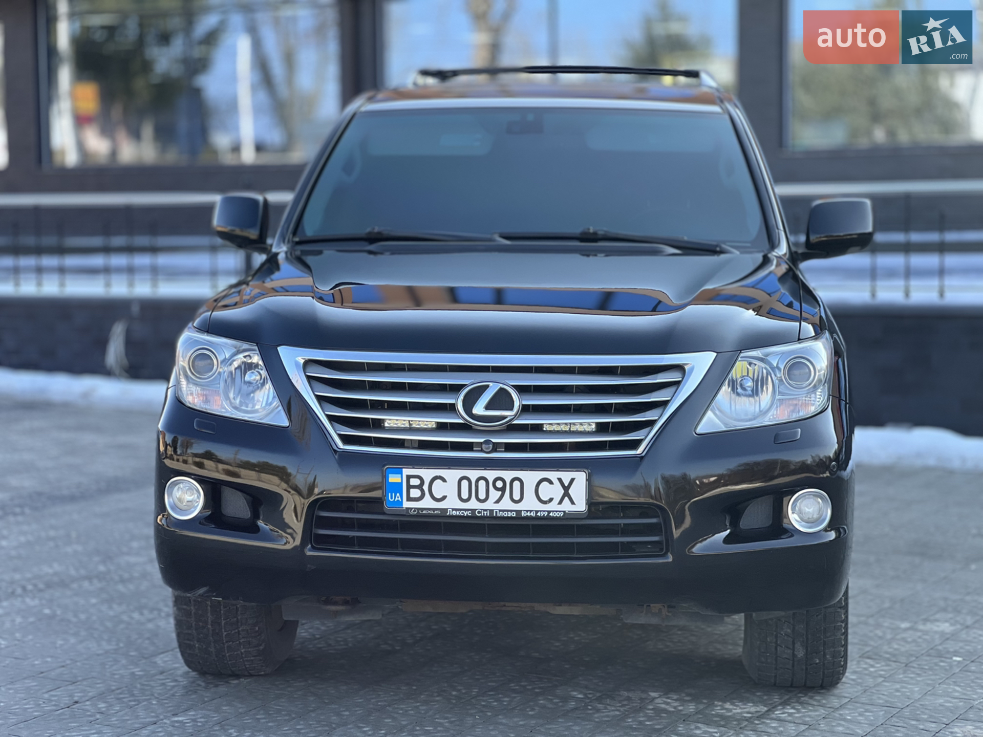 Lexus LX, 2011