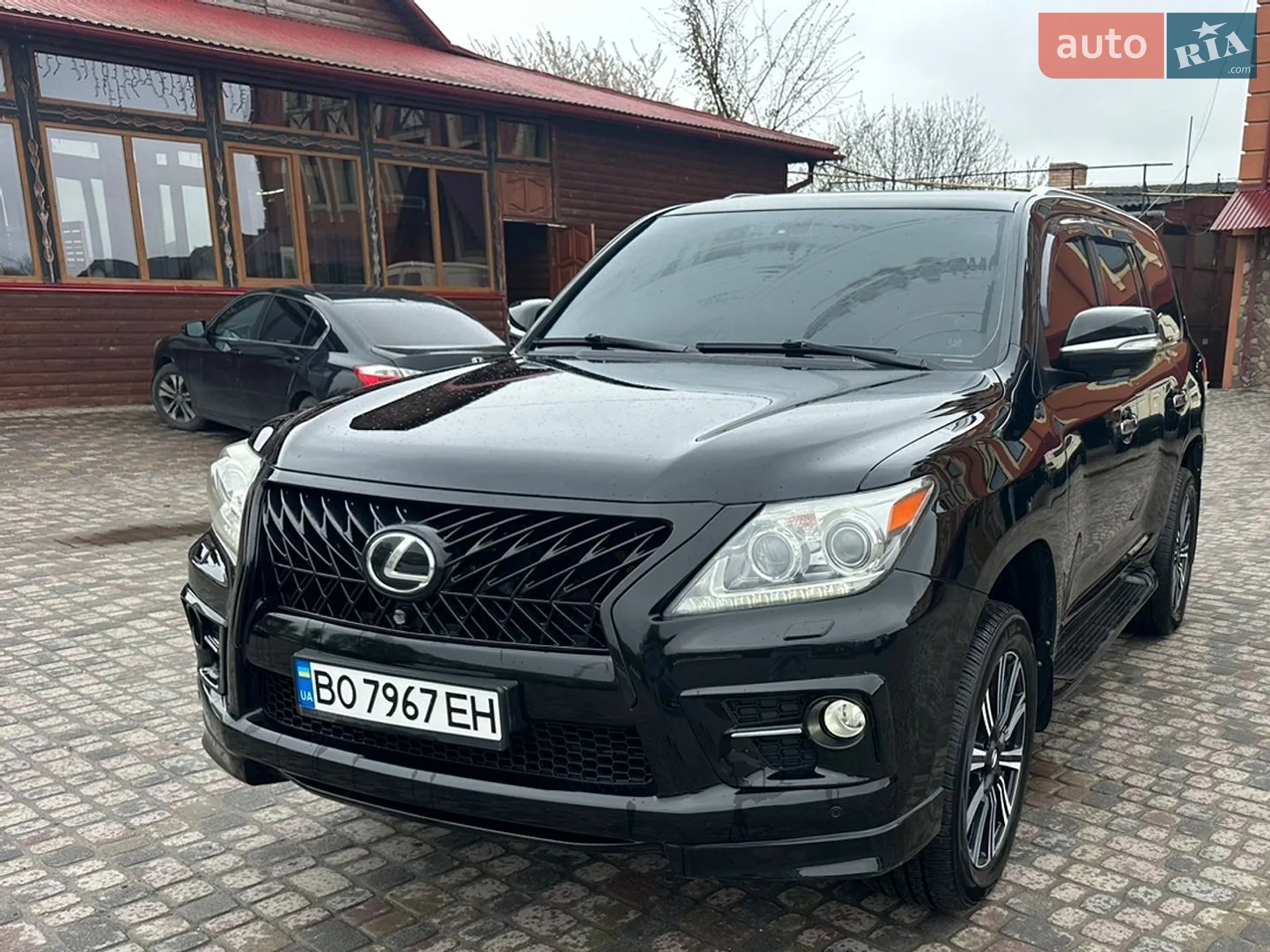Lexus LX, 2010