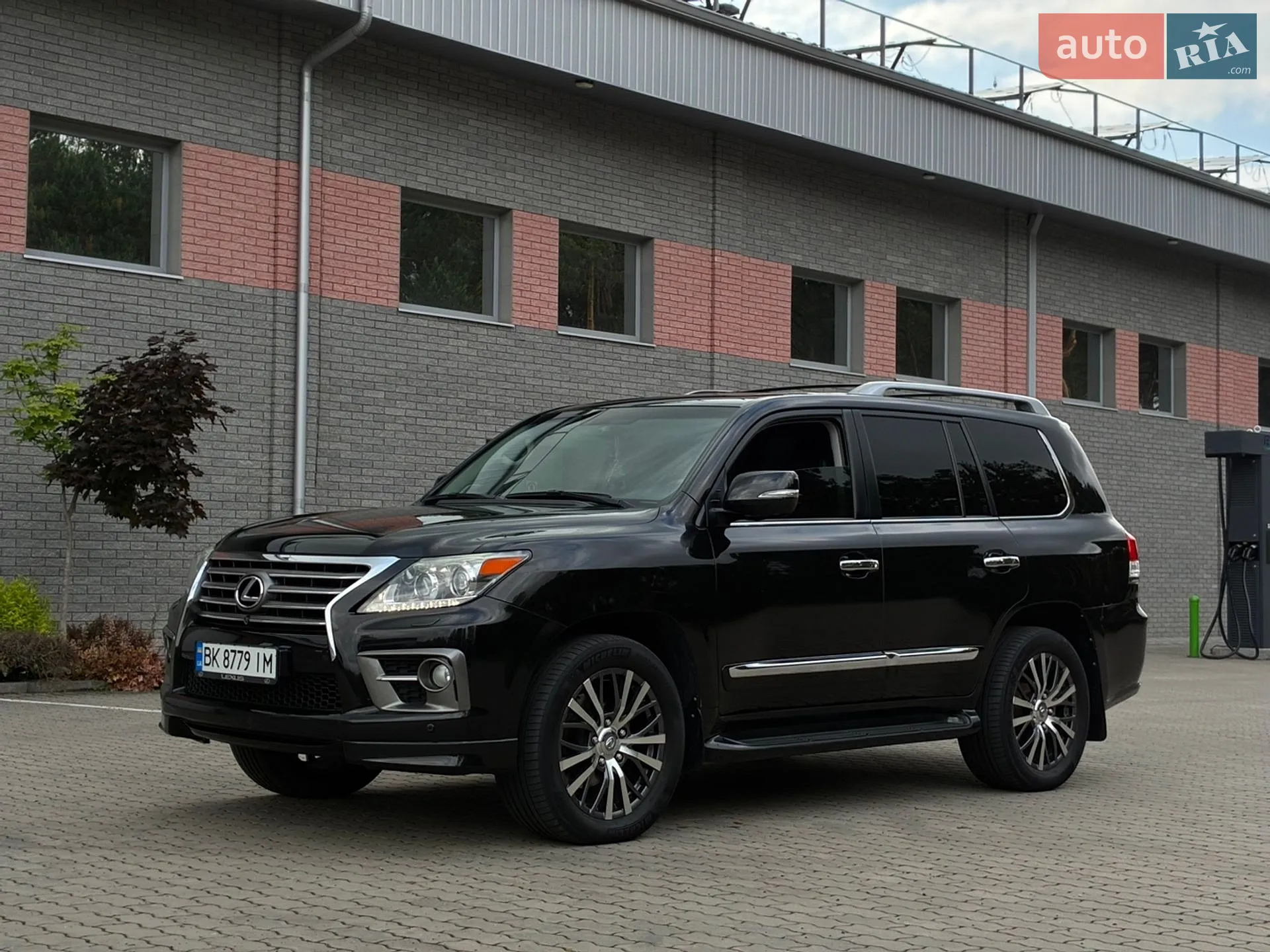 Lexus LX, 2012