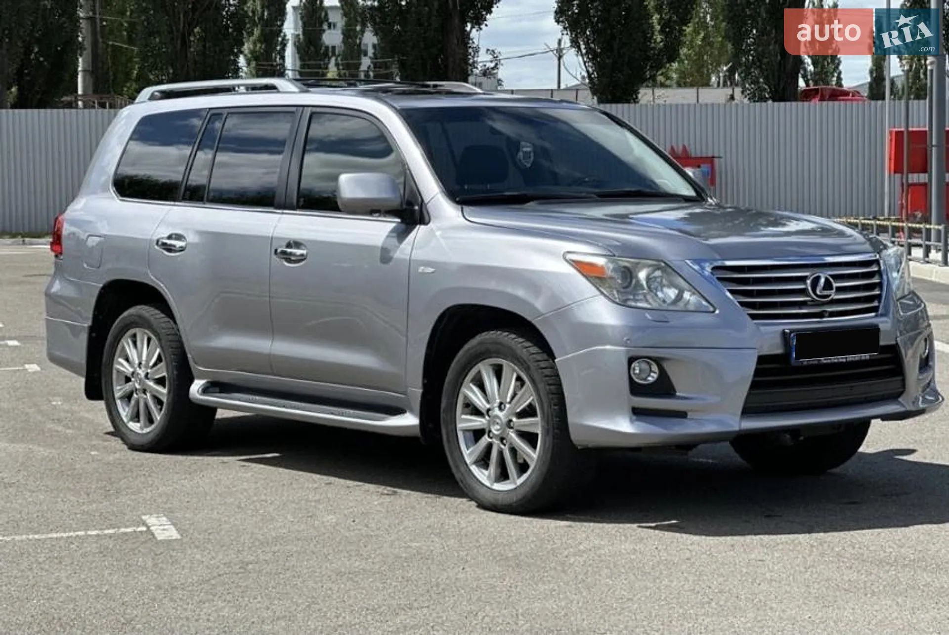Lexus LX, 2011