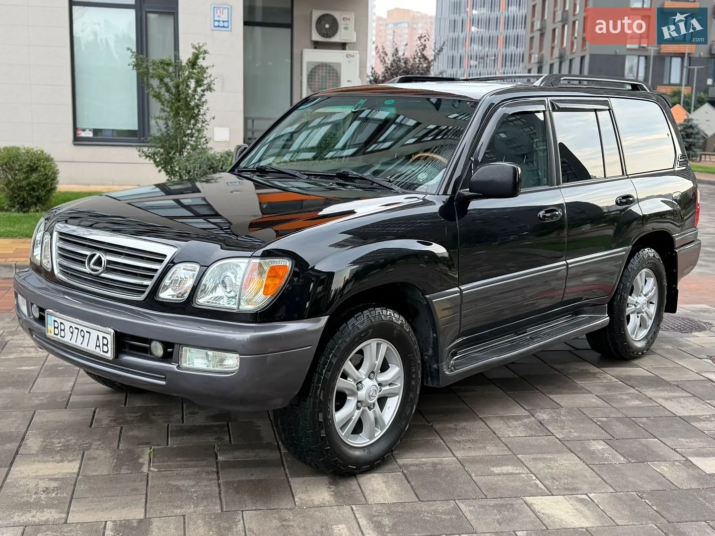 Lexus LX, 2005