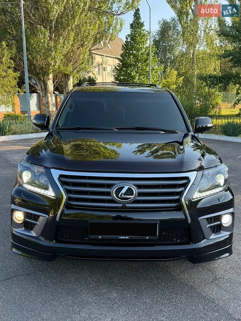 Lexus LX, 2010