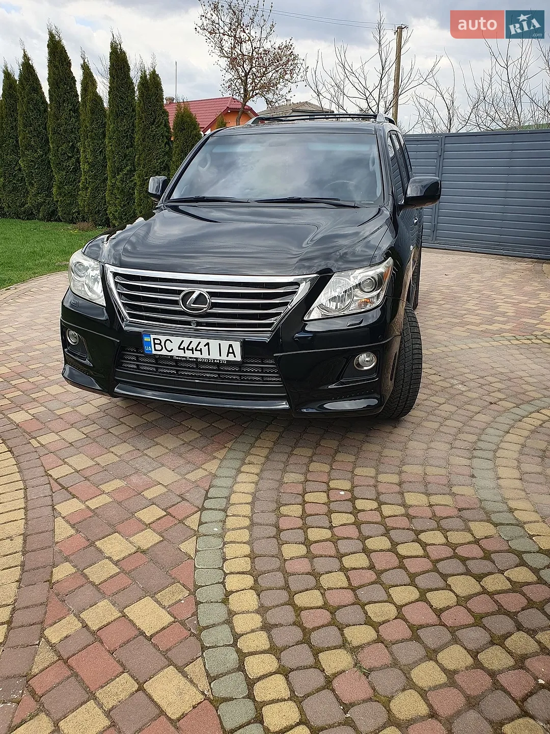 Lexus LX, 2010