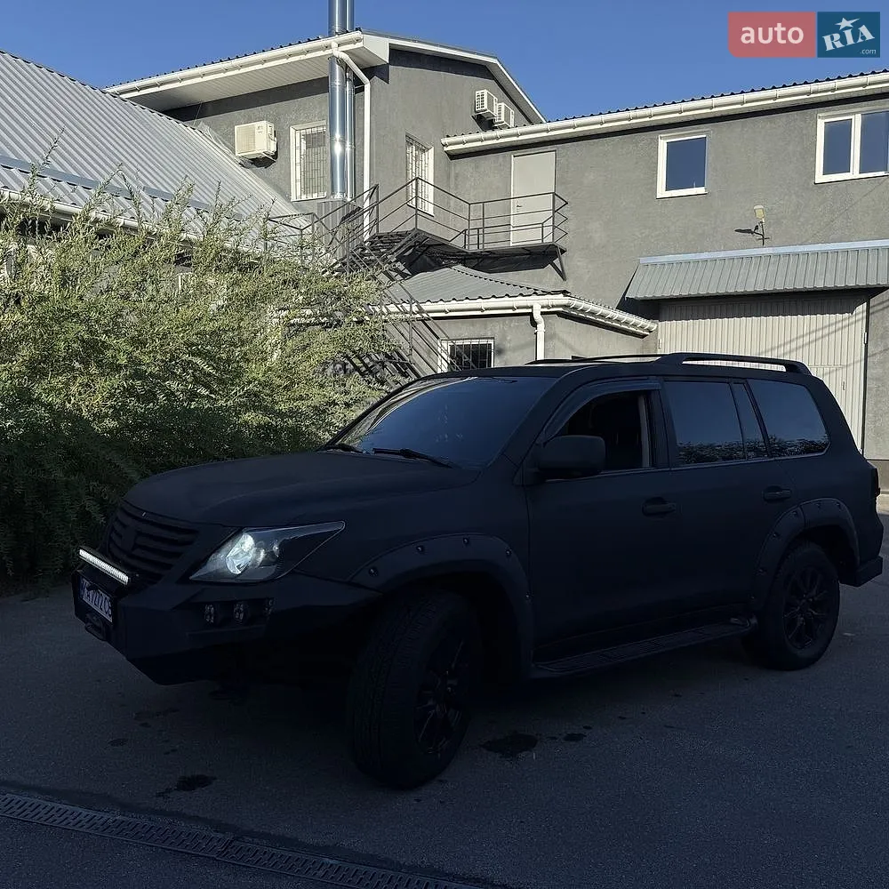 Lexus LX, 2010
