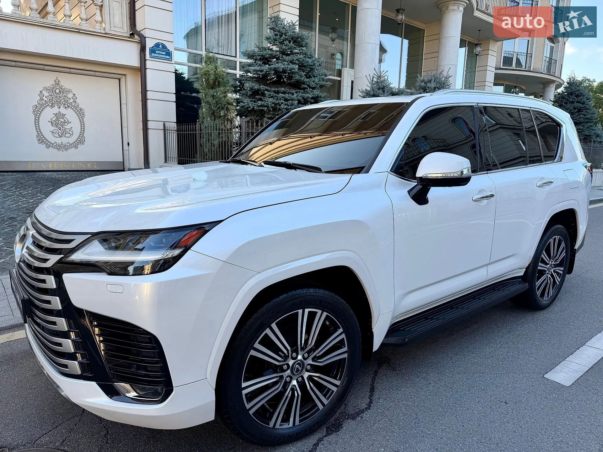 Lexus LX, 2022