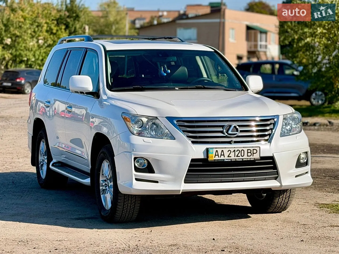 Lexus LX, 2011