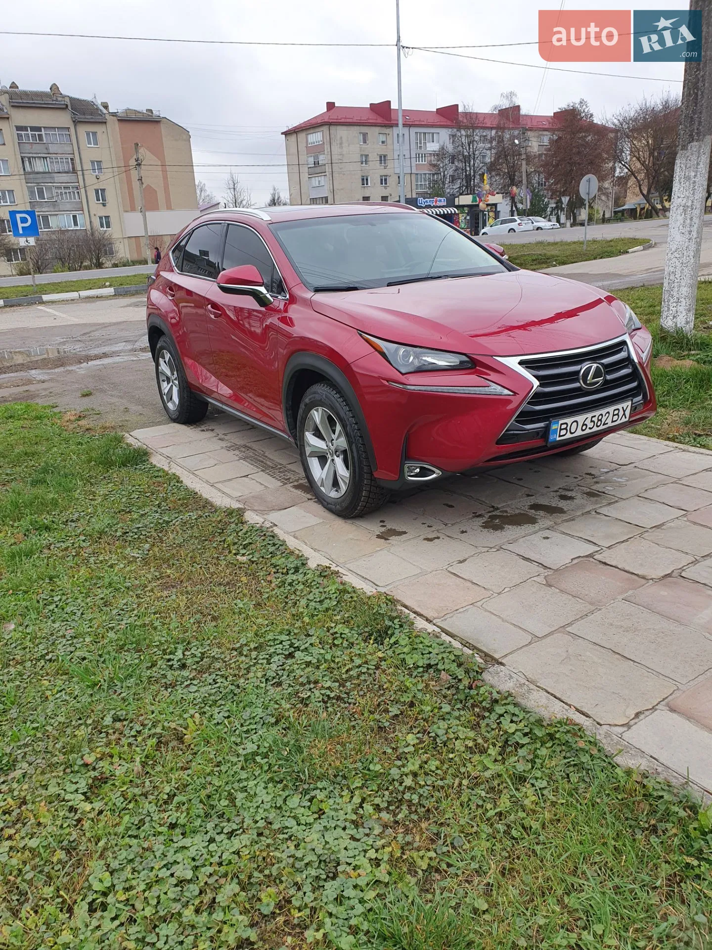 Lexus NX, 2017