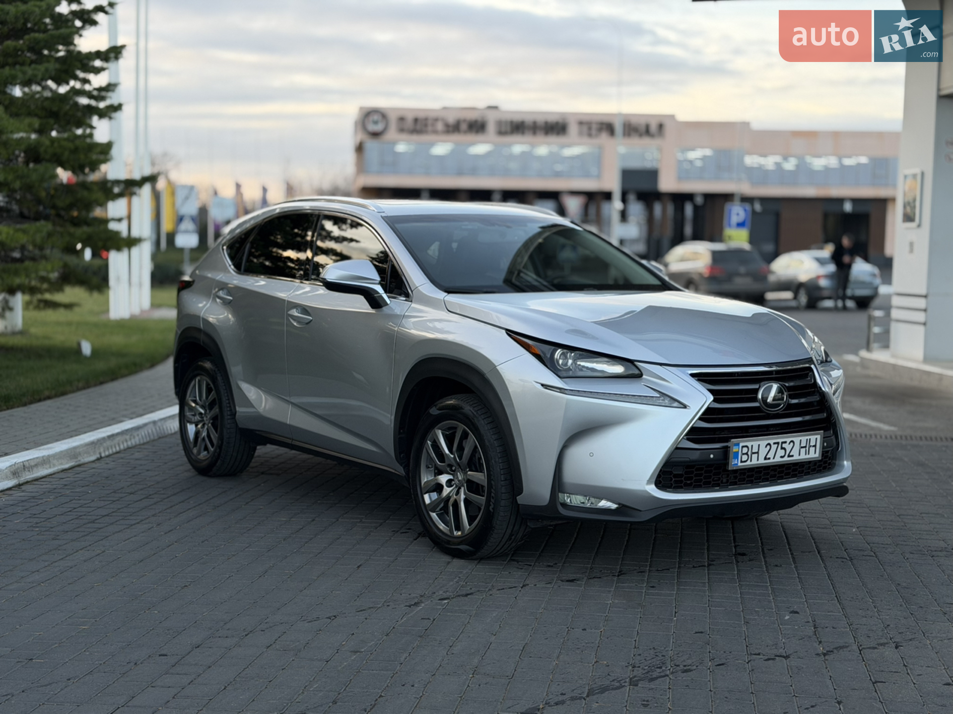 Lexus NX, 2015