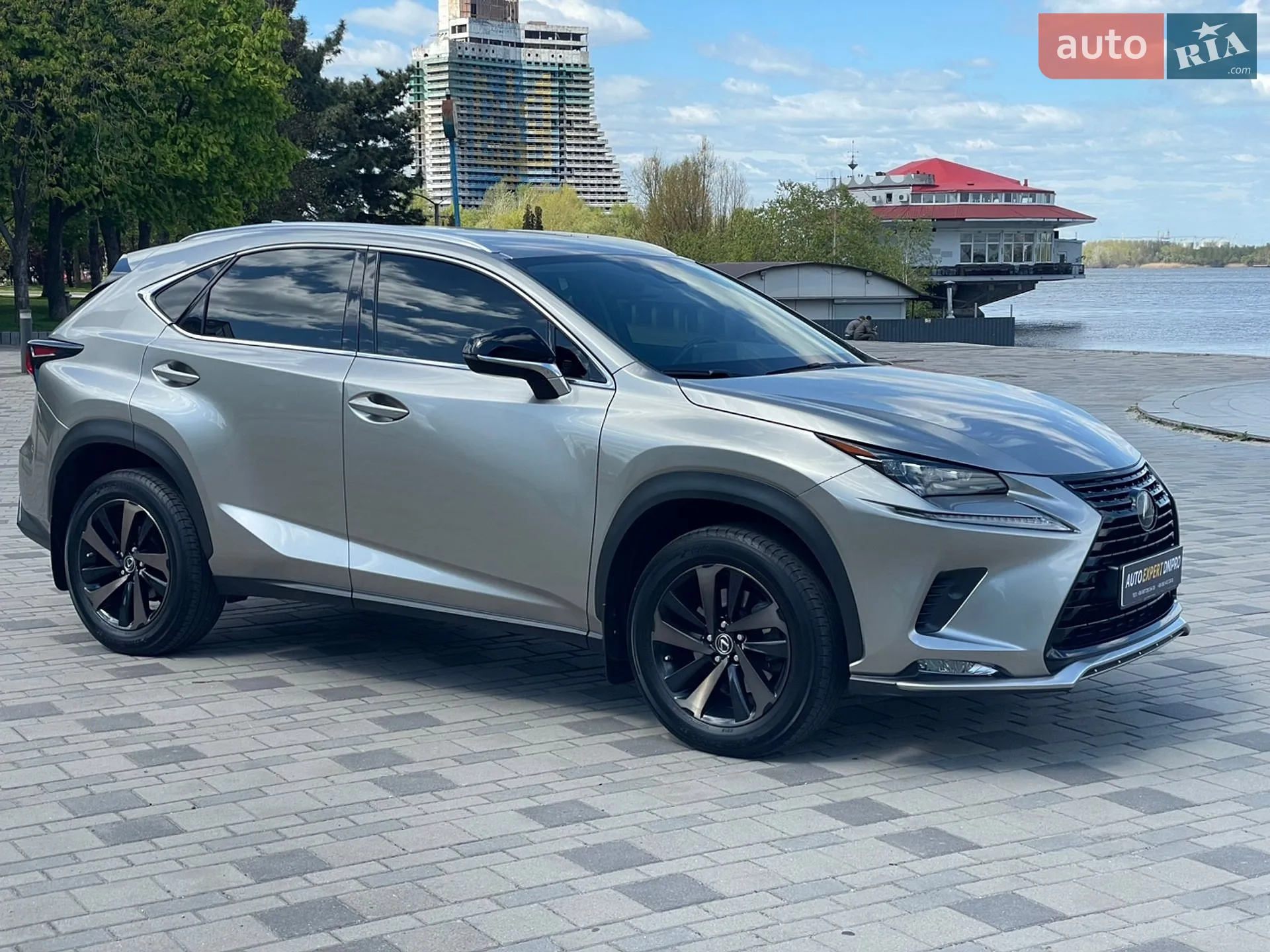Lexus NX, 2021