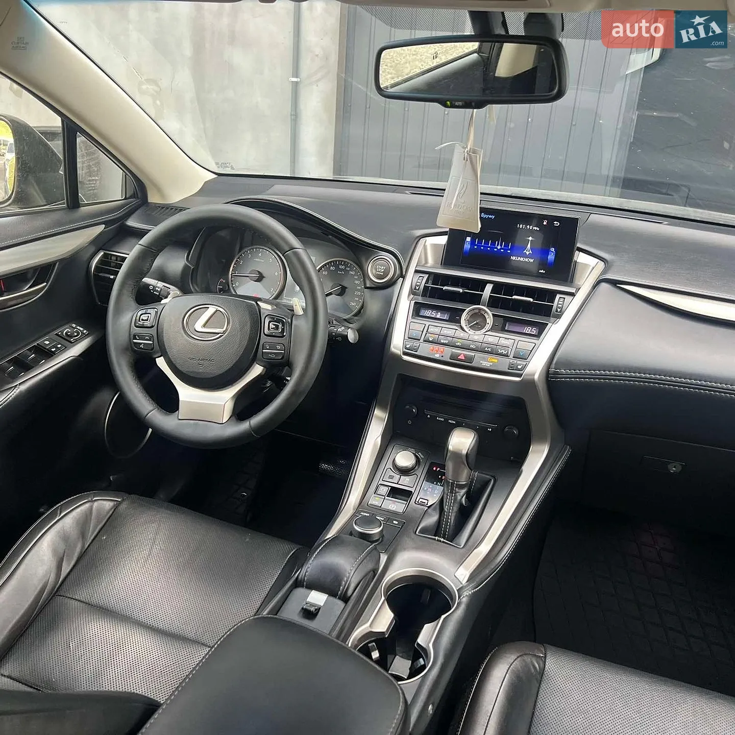 Lexus NX, 2015