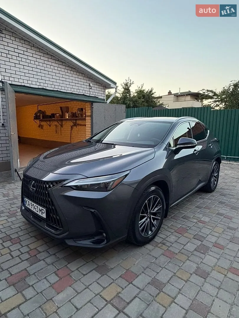 Lexus NX, 2021