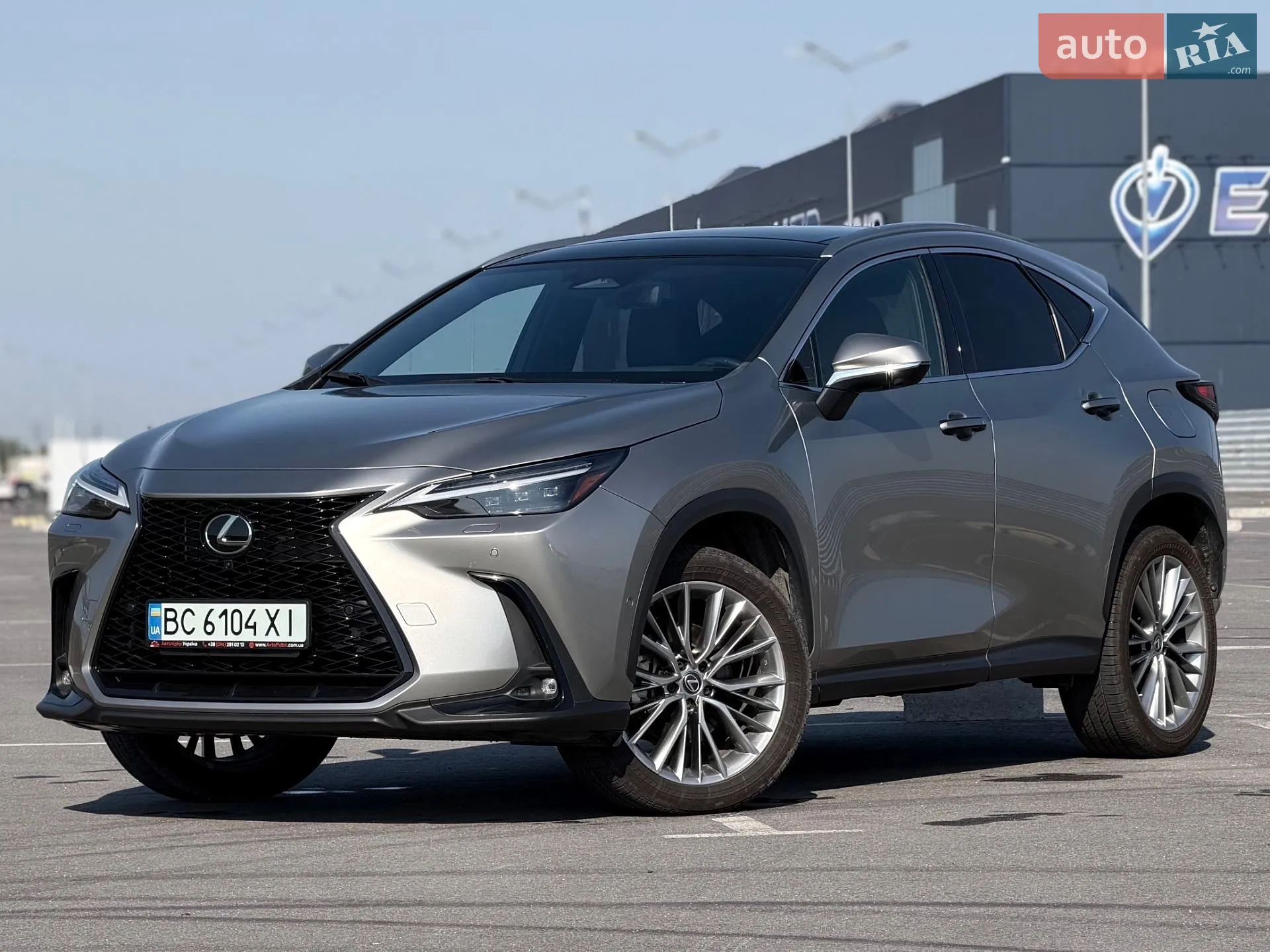 Lexus NX, 2022