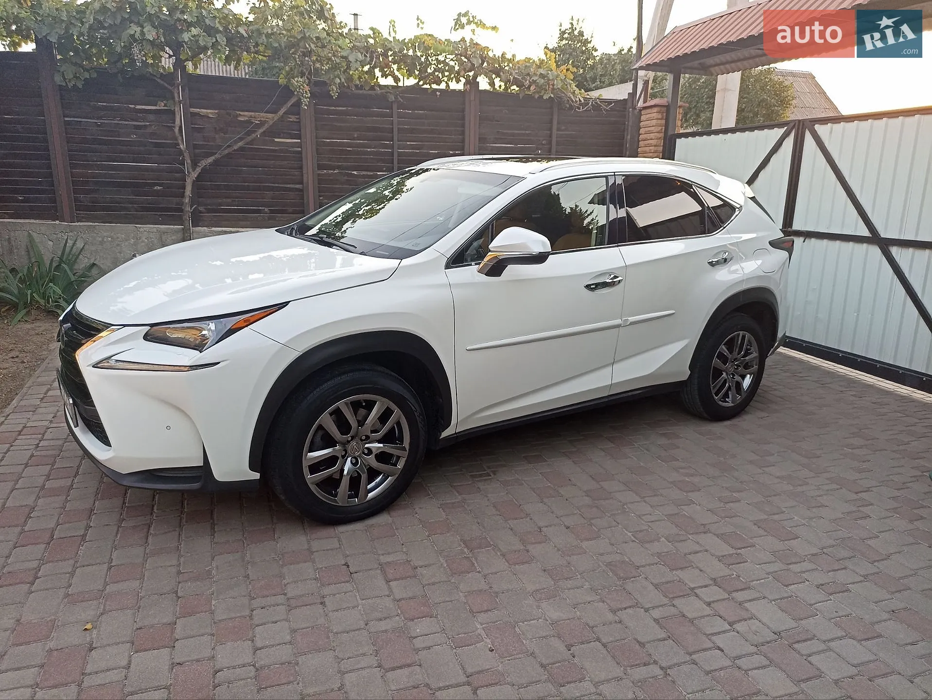 Lexus NX, 2016