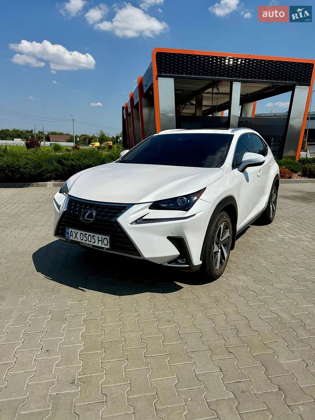 Lexus NX, 2017