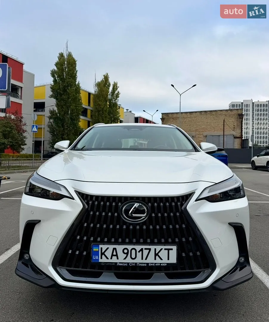 Lexus NX, 2022