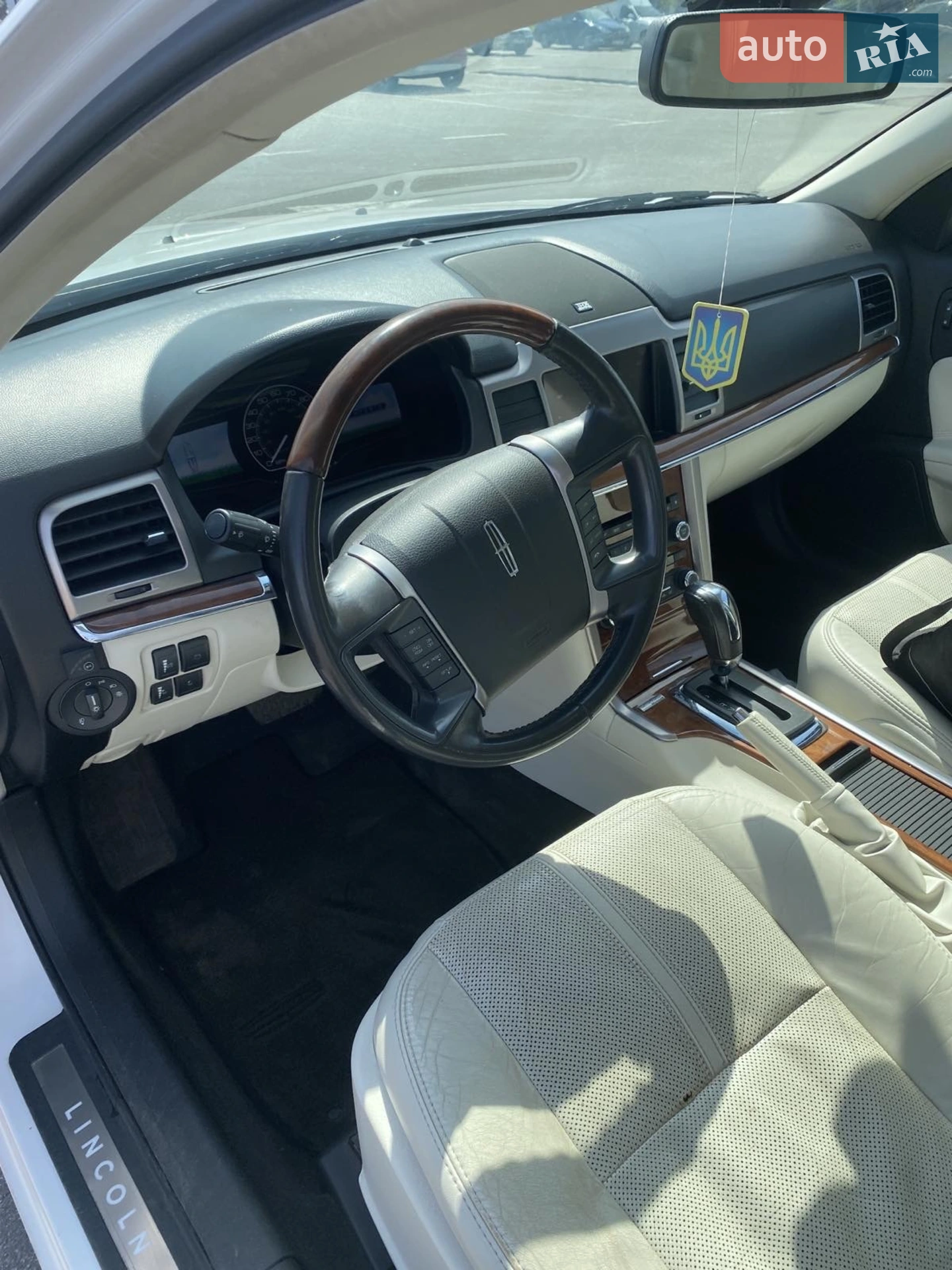 Lincoln MKZ, 2012