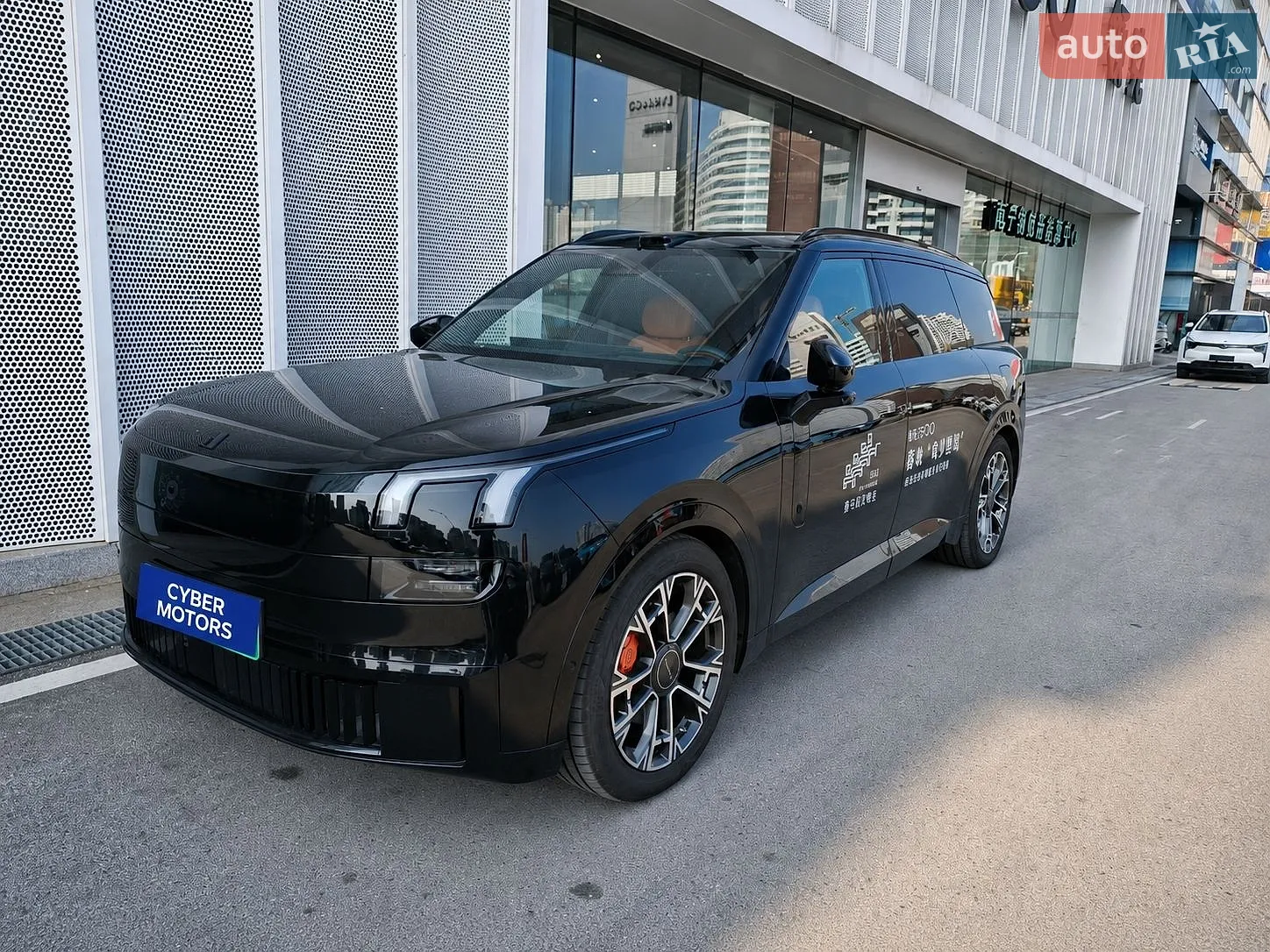 Lynk&Co 900, 2025