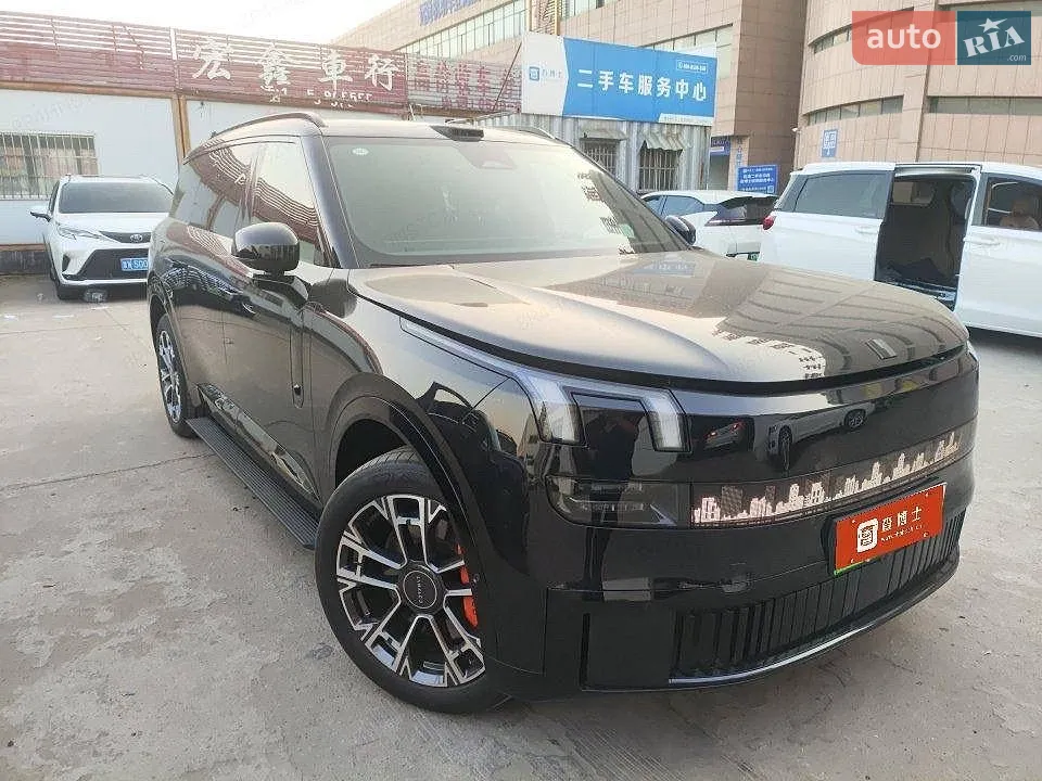 Lynk&Co 900, 2025