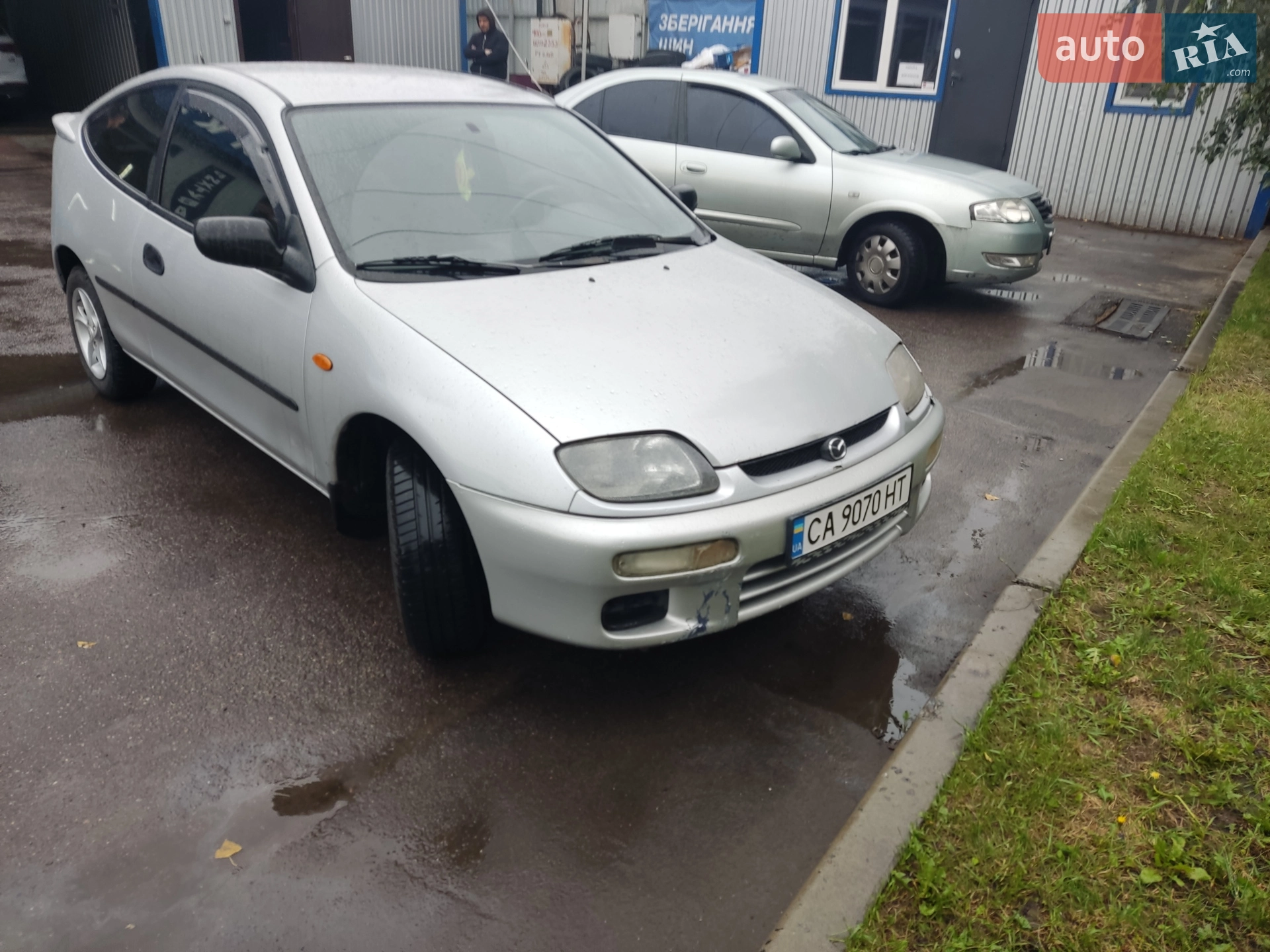 Mazda 323, 1998