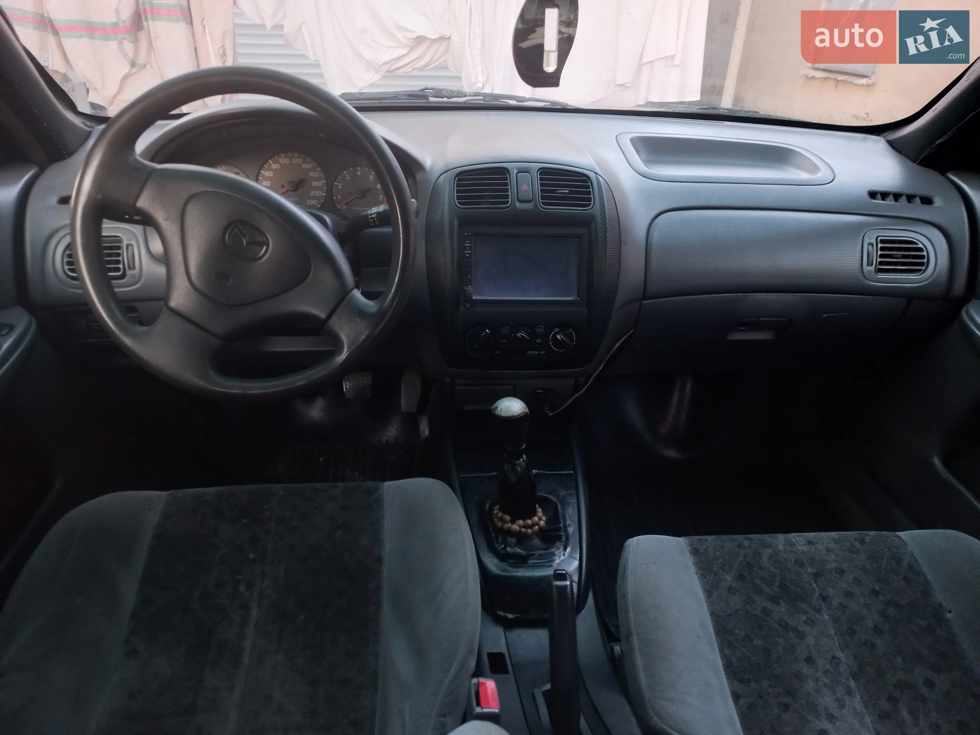Mazda 323, 1998