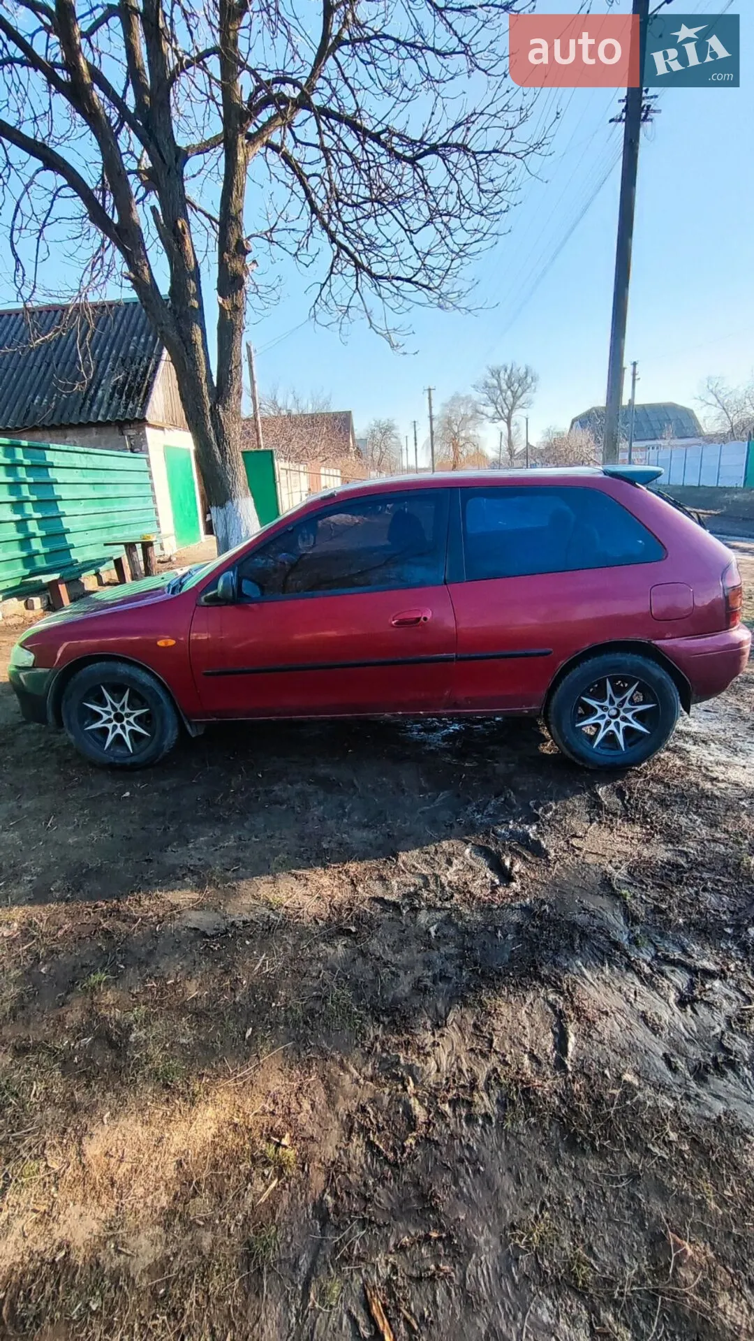 Mazda 323, 1998