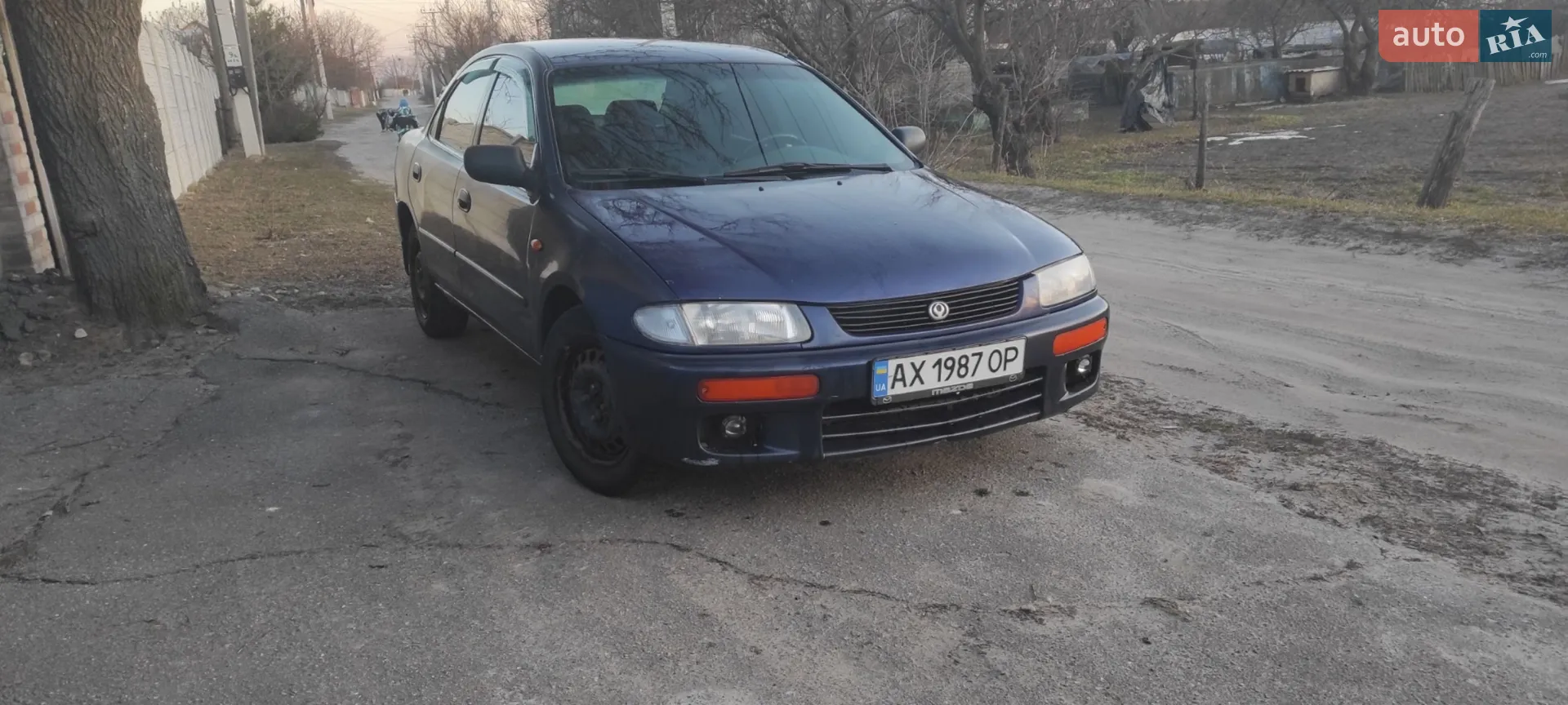 Mazda 323, 1995