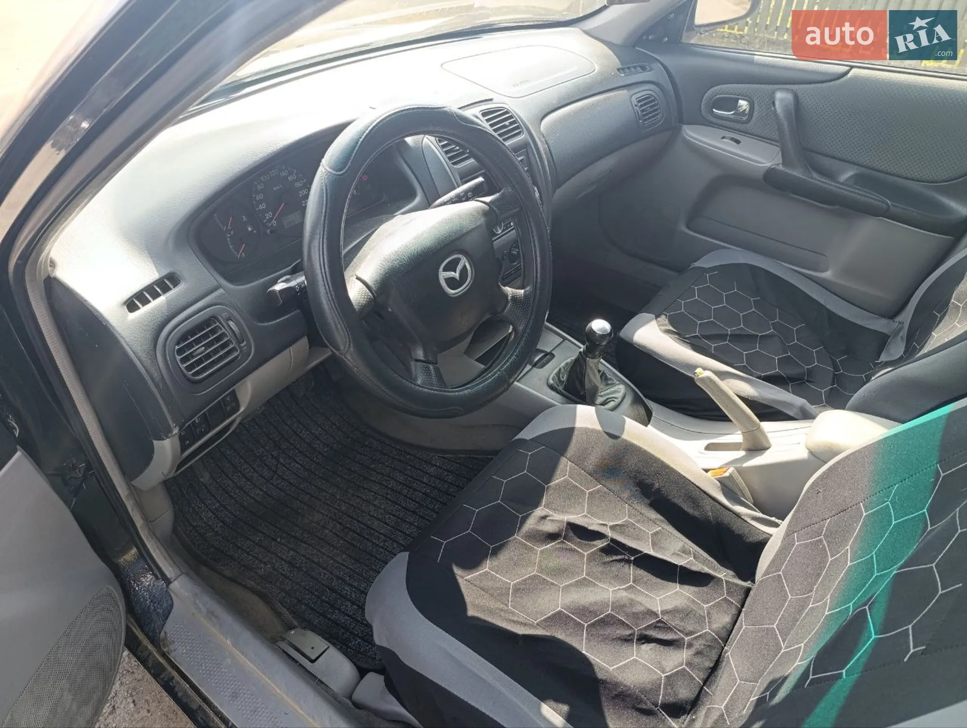 Mazda 323, 2000