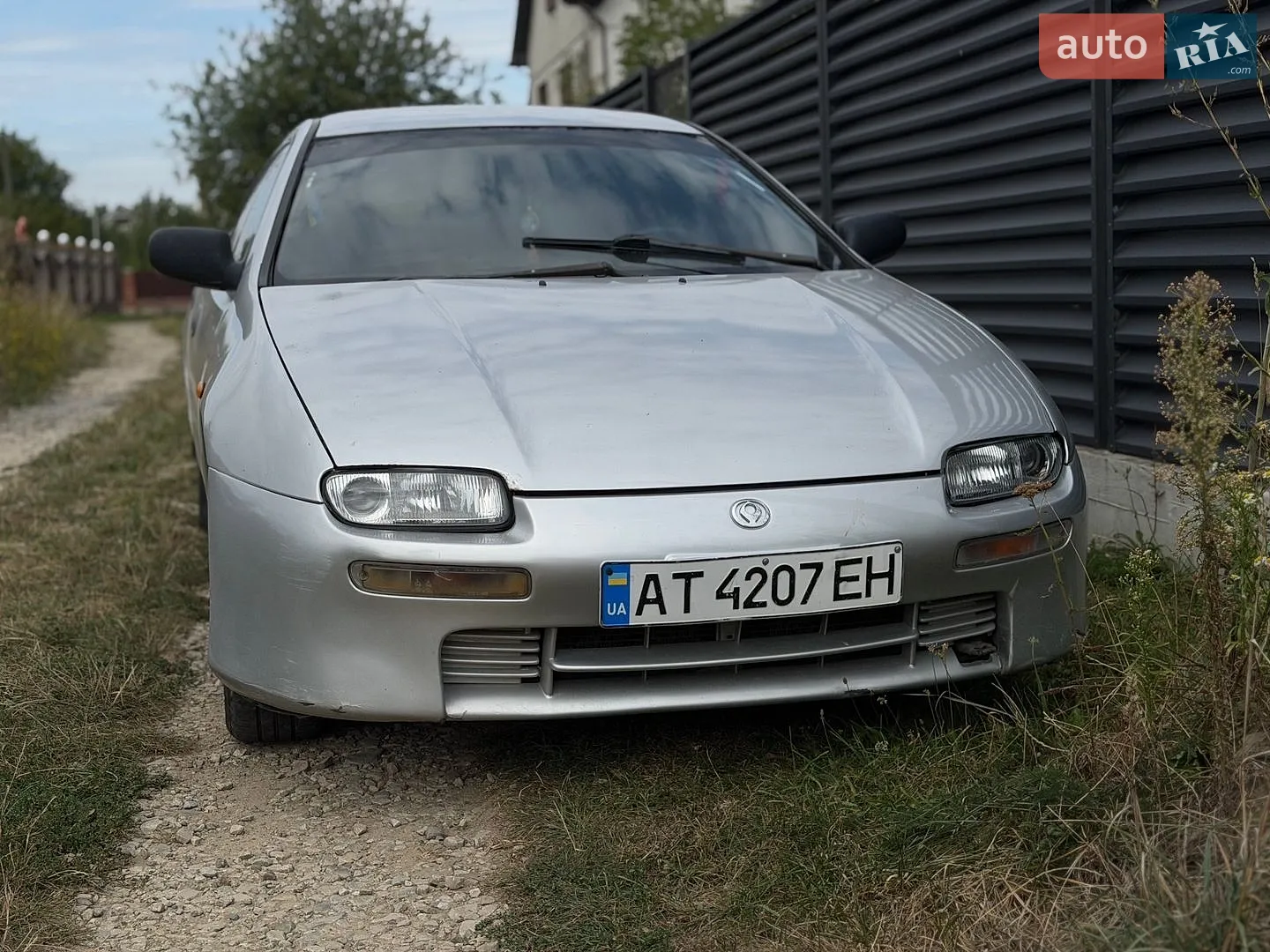 Mazda 323, 1998