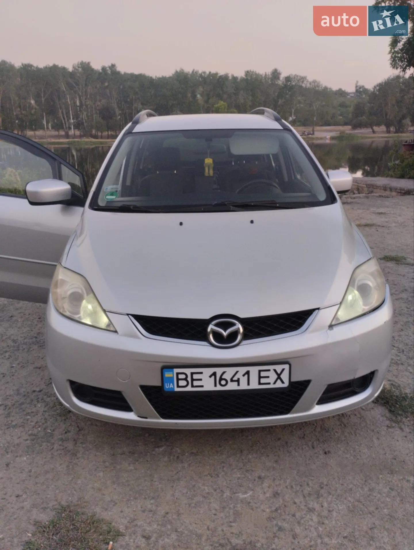 Mazda 5, 2005