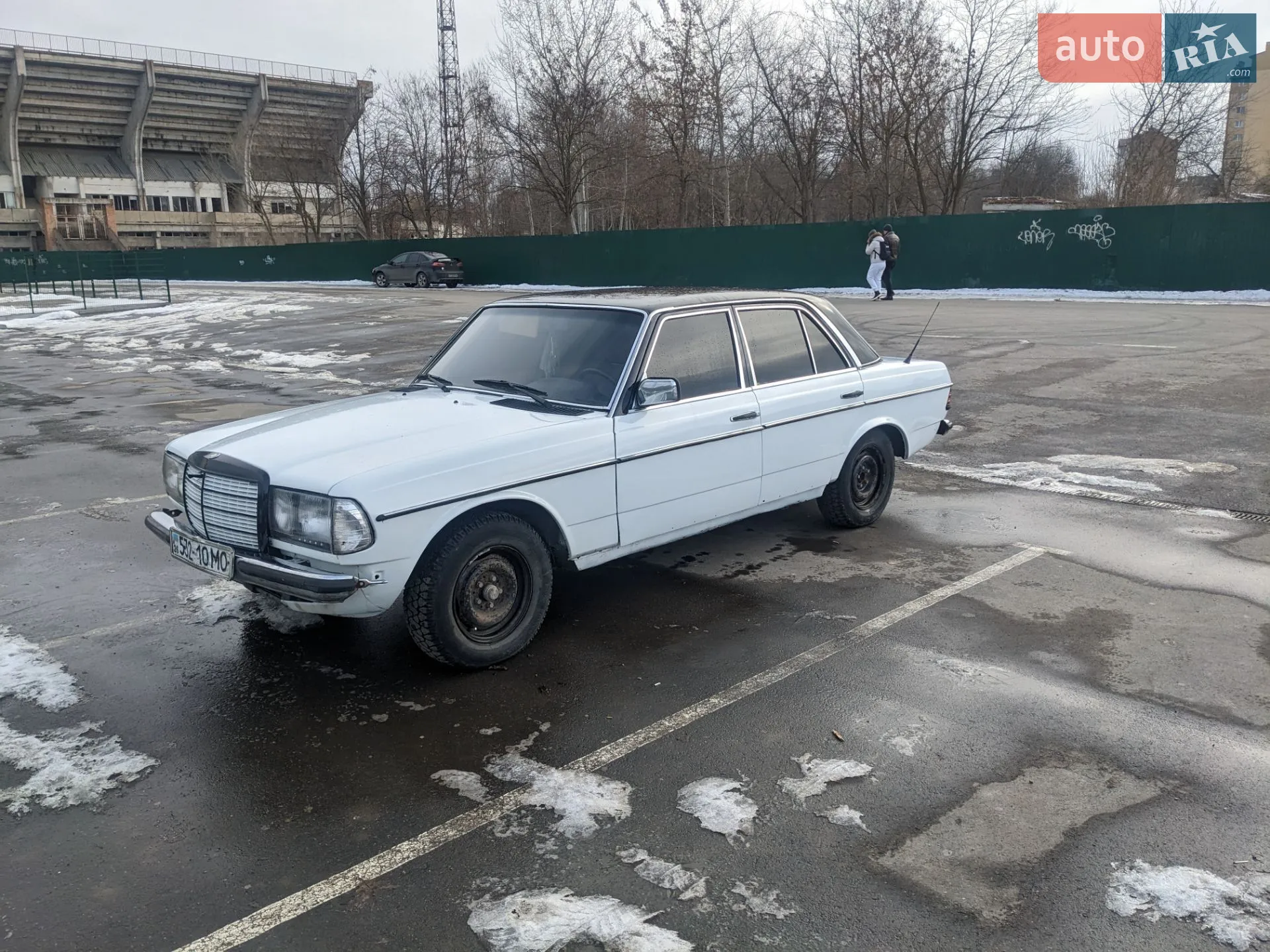 Mercedes-Benz E-Class, 1982
